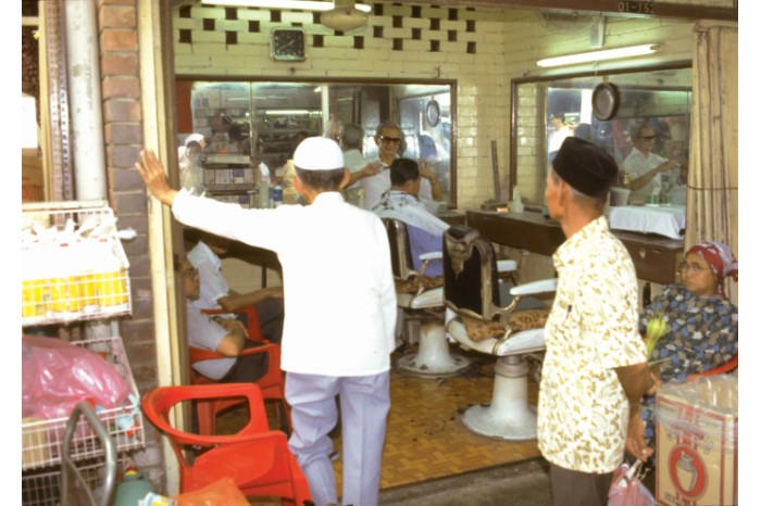 <strong>Barber shop within Geylang Serai Market, c. 1991</strong><br>
<em>Courtesy of National Archives of Singapore</em>